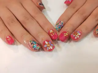 ネイル R'well所属・はばすみれ🎀ﾈｲﾙ 光ﾌｪｲｼｬﾙ ﾍｱのネイルデザイン