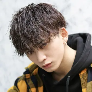 ショート パーマ メンズ メンズ特化カットパー マカラー坂田柊のヘアスタイル