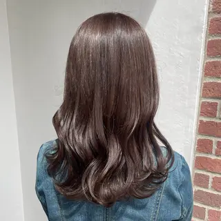 ミディアム カラー 岡本 彩香のヘアスタイル