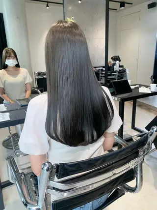 ロング カラー 透明感/オリーブ/ グレージュ/YUKAのヘアスタイル