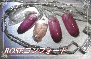 ネイル エステとネイル ローズコンフォートのネイルデザイン