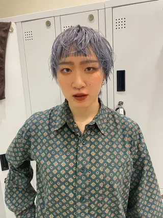 ショート カラー ヘアアレンジ 青髪特化🩵ブリーチ ハッシュカットのヘアスタイル