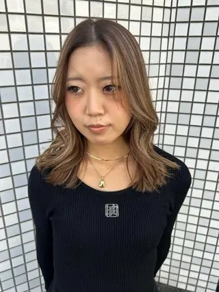 ミディアム カラー 180° OneEightyDegrees 中目黒所属・Himari 【ハイトーンカラー】のヘアスタイル