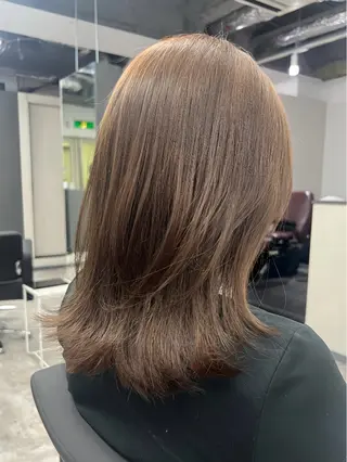 ミディアム カラー ，comma momoka🪄のヘアスタイル