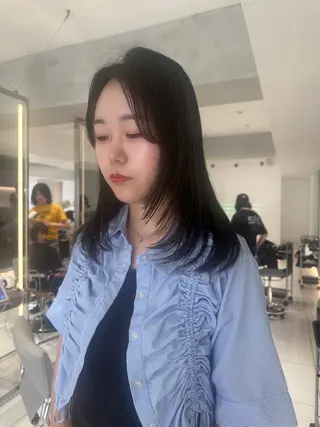 ロング YUI/レイヤー/ ハッシュカットのヘアスタイル