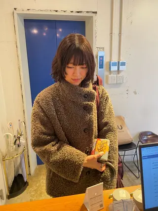 ショート カラー パーマ MIOベージュカラー 柔らかいカラーのヘアスタイル