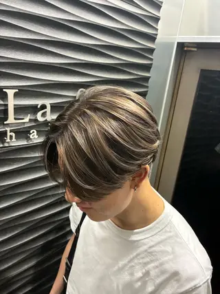 ショート メンズ カラーブリーチ特化 石原勇希のヘアスタイル