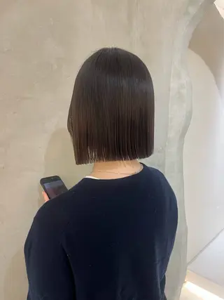 ミディアム effect横浜所属・切りっぱなしボブ/ 艶カラー/綾莉のヘアスタイル