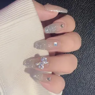 ミディアム ネイル フィルイン、長さ出し 深爪矯正のネイルデザイン