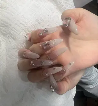 ネイル 長さ出しMORNAIL所属・長出し専門 パーツのネイルデザイン