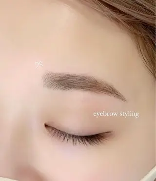 アイブロウ Angelica Michelleのネイルデザイン