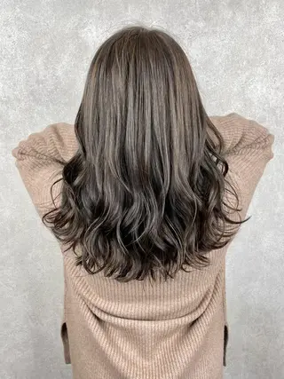 セミロング カラー 井本翔太.髪質改善. ベージュ.グレージュのヘアスタイル