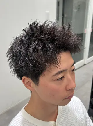 ショート パーマ メンズショート 長谷野真吾のヘアスタイル