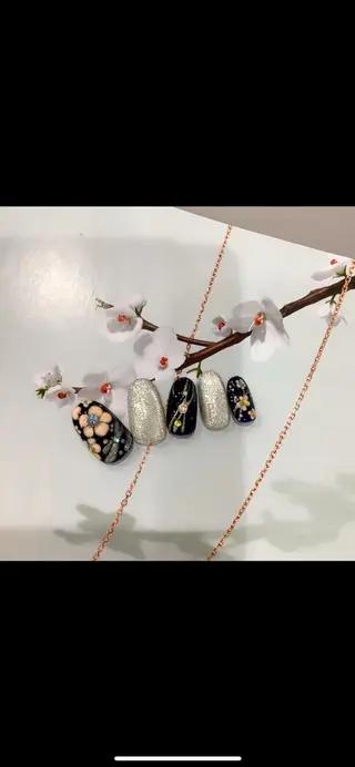 ネイル Magique パリ 専門店🎀のネイルデザイン