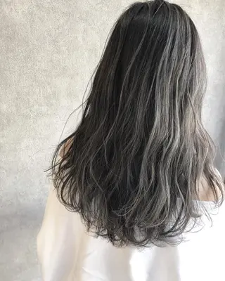 ロング カラー 顔周りレイヤー/韓国 ブリーチminamiのヘアスタイル