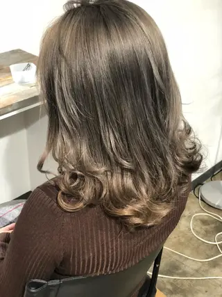 ミディアム カラー ハイトーン/レイヤー /ケアブリーチ石川治のヘアスタイル