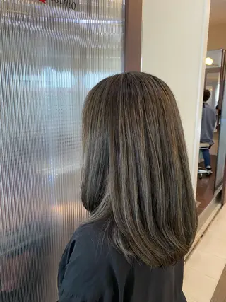 セミロング 鈴木 千恵子のヘアスタイル