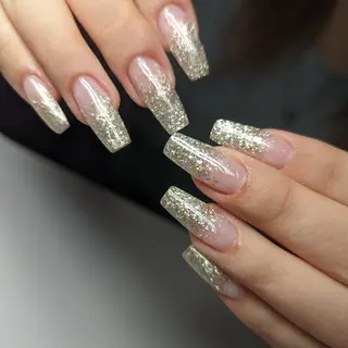 ミディアム ネイル クロキ 。のネイルデザイン