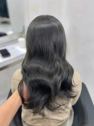 セミロング カラー オリーブカラー🫒 レイヤーカット✂︎のヘアスタイル