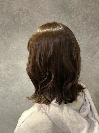ミディアム カラー AiRU hair RIRIKOのヘアスタイル
