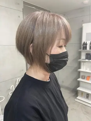 ショート カラー オフホワイトアンドなんば所属・福西 洋斗のヘアスタイル