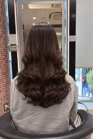 セミロング パーマ コテ巻き風パーマ✨ 韓国ヘア🤎近下菜央のヘアスタイル