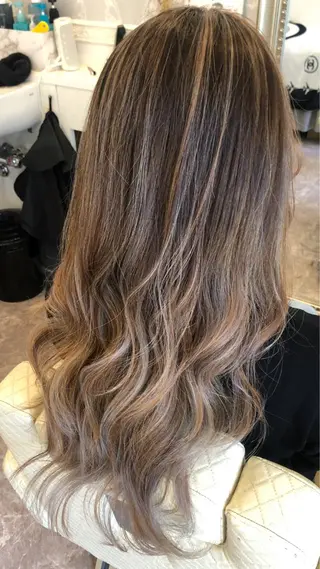 ロング カラー La.fleur ラ.フルールのヘアスタイル