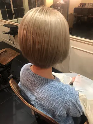 ショート カラー ヘアアレンジ ミニボブ/ブリーチ 🌈MISATOのヘアスタイル