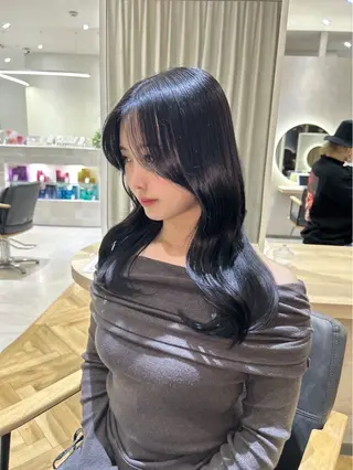 セミロング ハッシュカット🖤 レイヤー/透けカラーのヘアスタイル