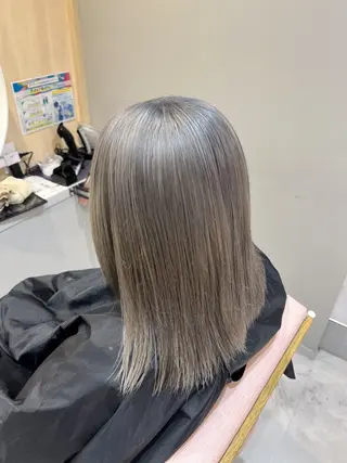 カラー Riku 艶カラーのヘアスタイル