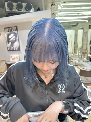 ミディアム カラー kai .のヘアスタイル