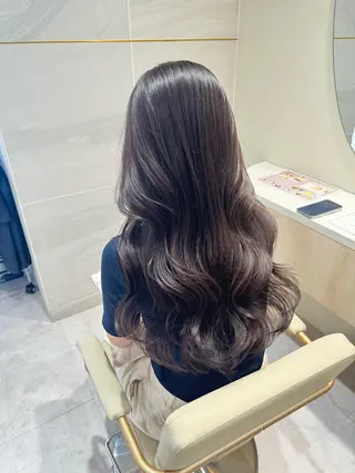 セミロング 韓国風/小顔レイヤー /艶カラーのヘアスタイル