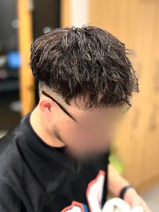 カラー メンズ 山口 玖瑠美のヘアスタイル