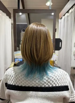 カラー アオバ サキのヘアスタイル