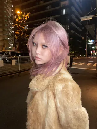 ミディアム カラー chloe 【クロエ】のヘアスタイル