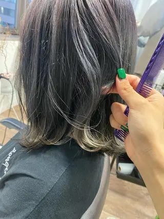 カラー 梅田ハイトーン チダ ヒナノのヘアスタイル