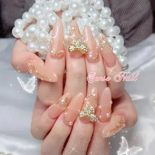 ネイル 🦋 Queenieのネイルデザイン