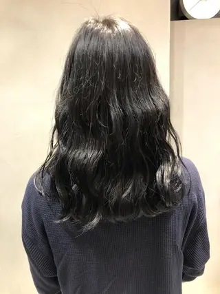 セミロング カラー 荒木 依莉亜のヘアスタイル