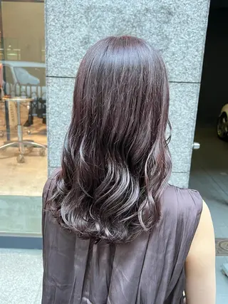 ロング カラー ノイシキ サキのヘアスタイル