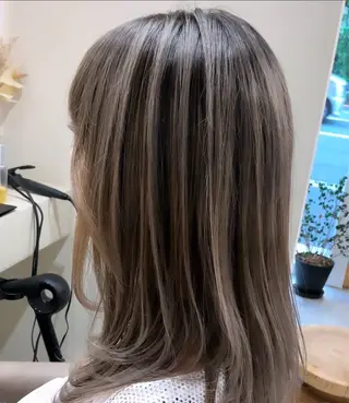 セミロング カラー INCE HAIR 明石所属・小西 怜央のヘアスタイル