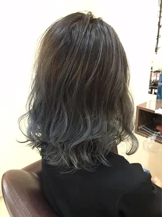 カラー 磧本 祐里恵のヘアスタイル