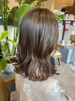 ミディアム カラー 高木 櫻のヘアスタイル