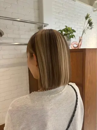 ショート カラー 💫レイヤーカット 💫ブリーチ💫サキのヘアスタイル