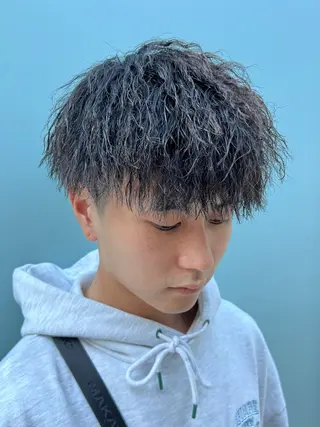 ショート パーマ メンズ 豊崎 佑輔のヘアスタイル