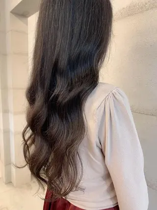 ロング カラー 透明感/オリーブ/ グレージュ/YUKAのヘアスタイル