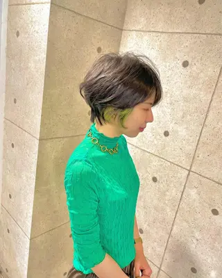 ショート 韓国風/小顔レイヤー /艶カラーのヘアスタイル