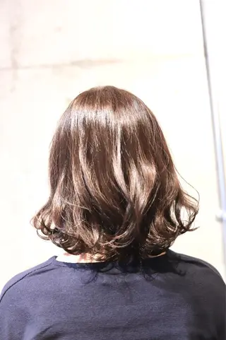 ミディアム カラー アドミラルYoshi oのヘアスタイル