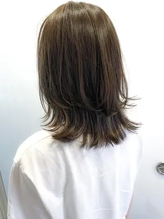 ミディアム カラー THE DAY所属・AKI HASHIMOTOのヘアスタイル
