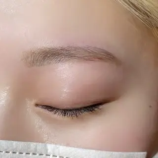 アイブロウ meguru／マツパ ／マツエク／束感のマツエク・マツパデザイン