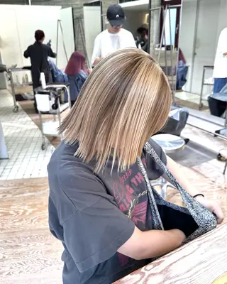 ミディアム ササキカズマ〻透明感 〻色落ち〻赤み消しのヘアスタイル